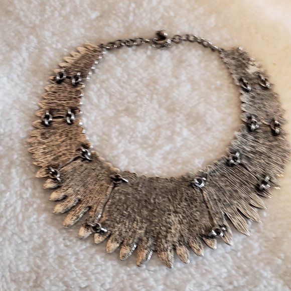 Forever 21 Silver Feather Bib Statement Necklace - Picture 3 of 3